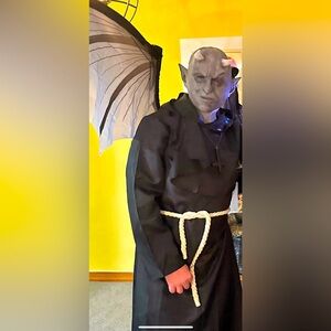 Devil/Demon mask + movable wings